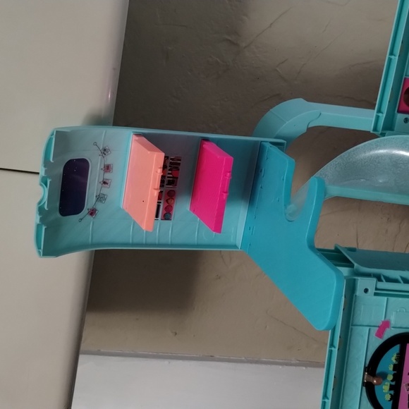 L.O.L 4-in-1 Glamper Fashion Camper With Accessories - Picture 11 of 16